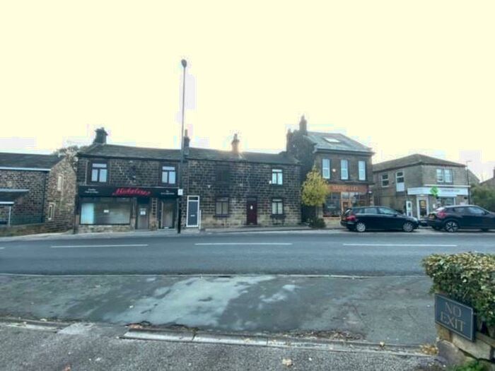 2 Bedroom Flat To Rent In Long Row, Horsforth, Leeds, LS18