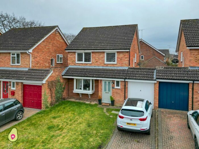 3 Bedroom Link Detached House To Rent In Broadlands, Frimley, Camberley, Surrey, GU16