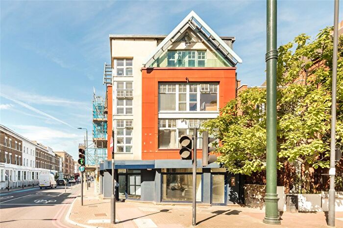 2 Bedroom Flat To Rent In Albert Bridge Road, London, SW11