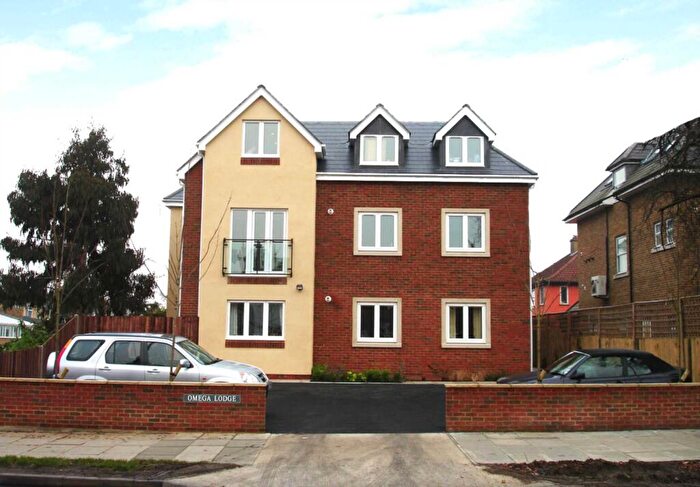 3 Bedroom Flat To Rent In Malden Road, New Malden, KT3