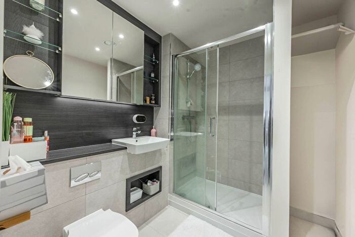 1 Bedroom Flat For Sale In Henry Strong Road, Harrow, HA1