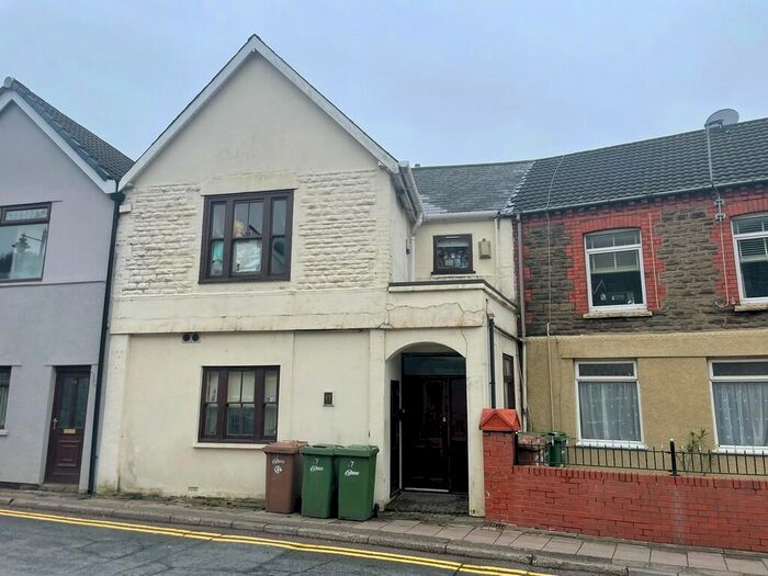 2 Bedroom Flat To Rent In High Street, Llanbradach, CF83