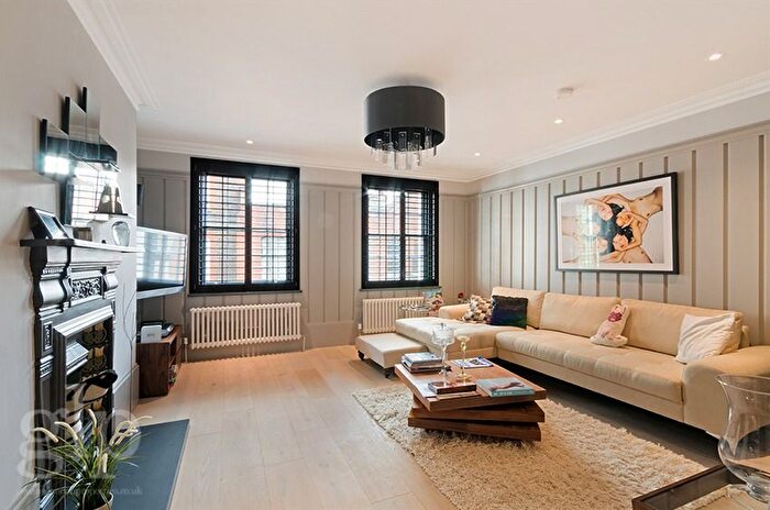 3 Bedroom Town House To Rent In Neal Street, Covent Garden, WC2H