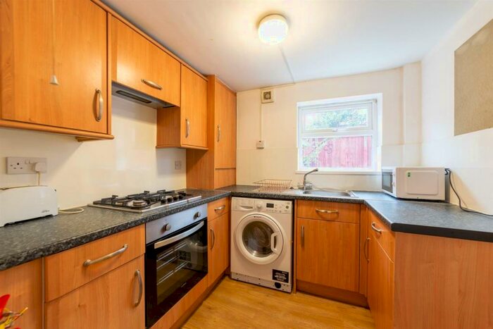 2 Bedroom Flat To Rent In &#pppw - Dinsdale Road, Newcastle Upon Tyne, NE2