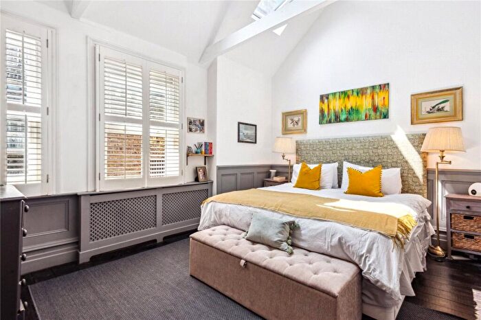 2 Bedroom Apartment For Sale In Thirsk Road, London, SW11