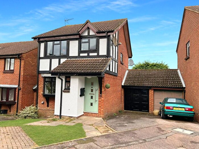 3 Bedroom Detached House For Sale In Reedsdale, Luton, Bedfordshire, LU2