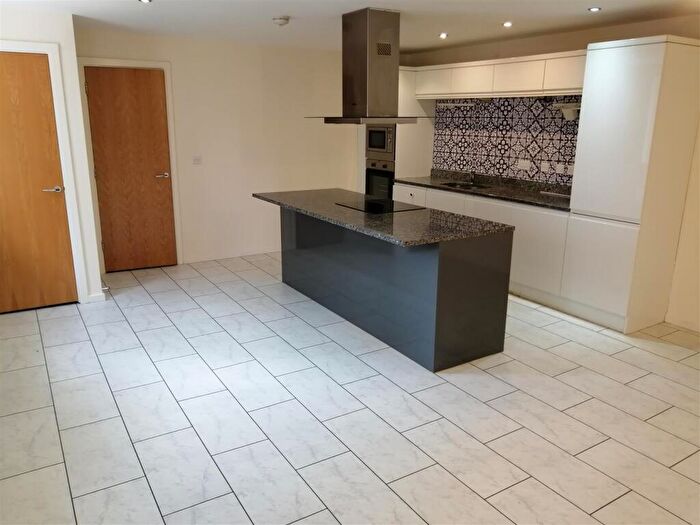 3 Bedroom Apartment To Rent In Park Rise, Trafford Plaza, M16