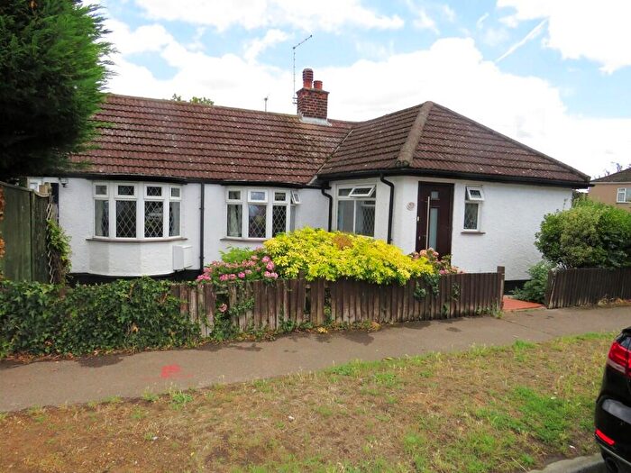 3 Bedroom Detached Bungalow For Sale In Rookery View, Grays, Essex, RM17