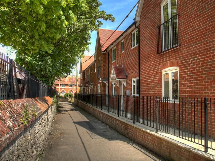 2 Bedroom Flat To Rent In Eagles Close, Wantage, OX12