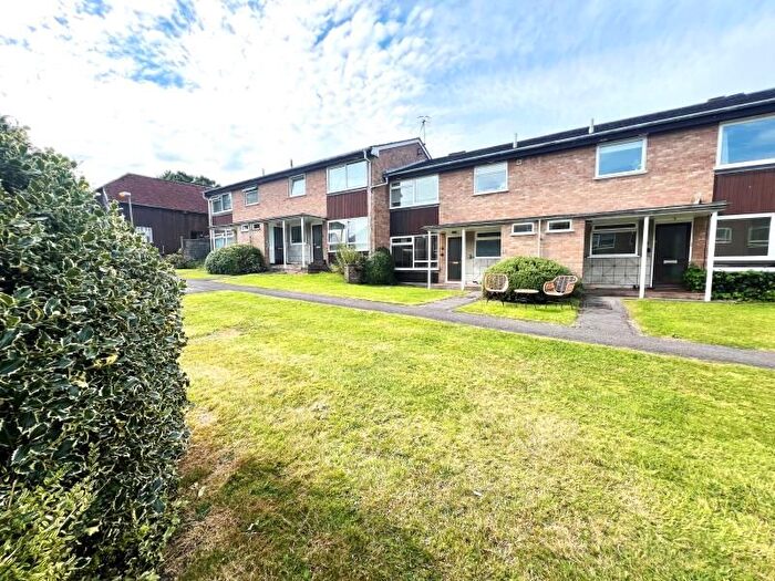 1 Bedroom Flat To Rent In Wilderness Road, Onslow Village, Guildford, GU2