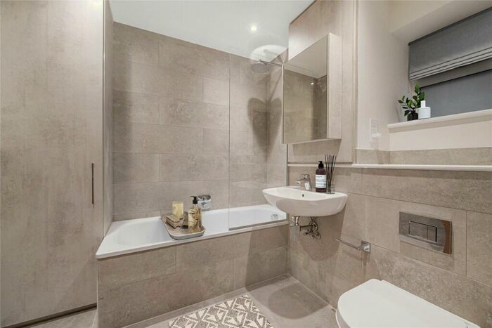 1 Bedroom Flat For Sale In Deepcut Bridge Road, Deepcut, Camberley, Surrey, GU16