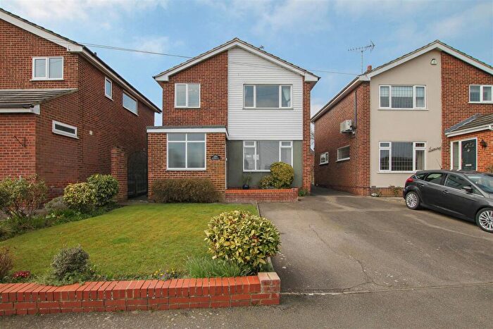 4 Bedroom Detached House For Sale In Beehive Chase, Hook End, Brentwood, CM15