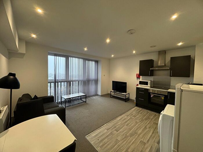 1 Bedroom Flat To Rent In Flat, Oak Court, Dudley Road, Brierley Hill, West Midlands, DY5