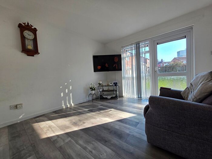 4 Bedroom Property To Rent In Yarwell Close, Wolverhampton, WV10