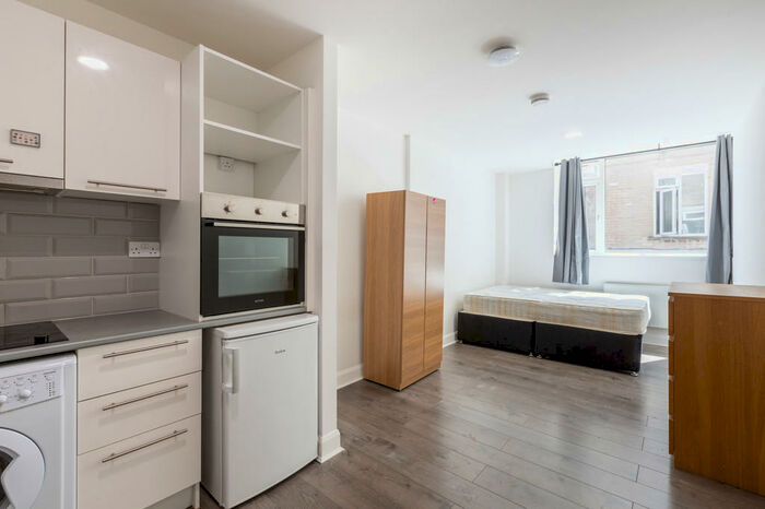 Studio To Rent In London Road, RH19