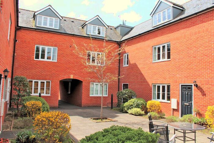 2 Bedroom Flat To Rent In Bindon Road, Taunton, TA2