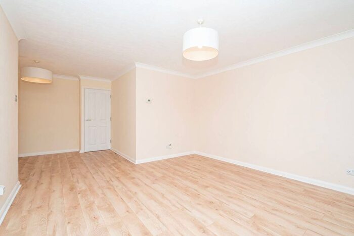 1 Bedroom Flat To Rent In Meadowbank, Watford, WD19