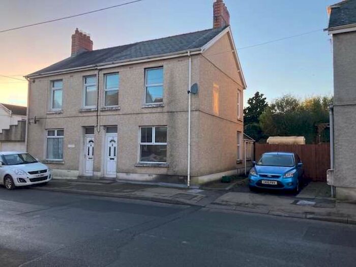 3 Bedroom House To Rent In New Road, Ammanford, Carmarthenshire, SA18