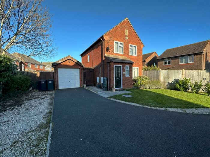 3 Bedroom House To Rent In Mole Close, Pevensey, BN24