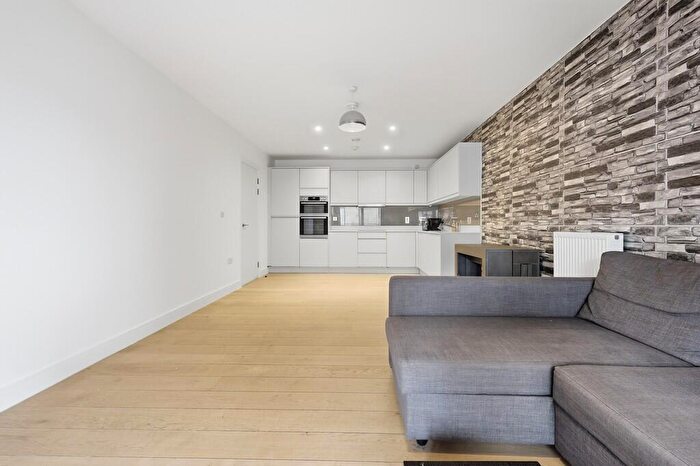 2 Bedroom Apartment To Rent In Grove Park, London, NW9