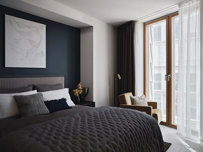 3 Bedroom Flat To Rent In Shard Place, London Bridge Street, SE1