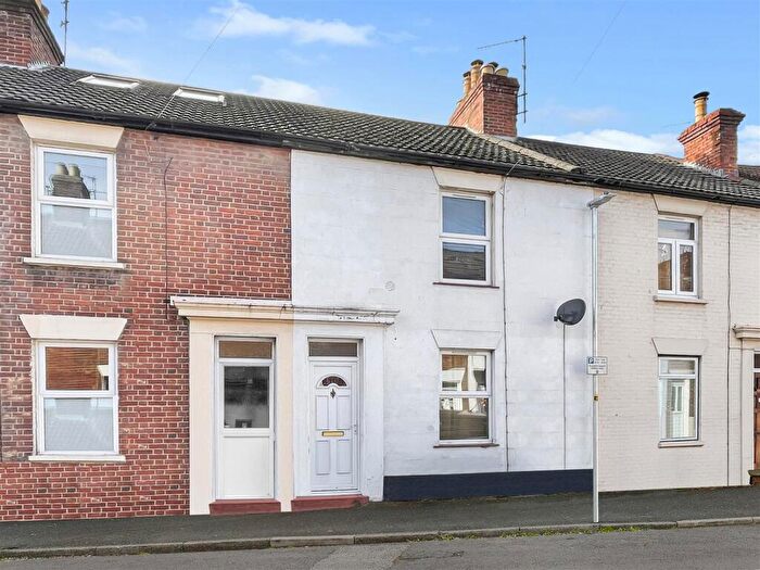 2 Bedroom Terraced House For Sale In Meadow Road, Salisbury, SP2