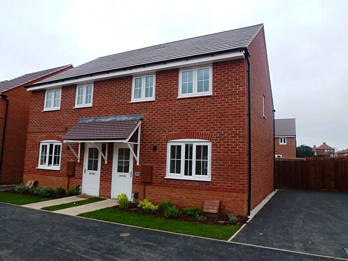 3 Bedroom Semi-Detached House To Rent In Kenbrook Road, NG15