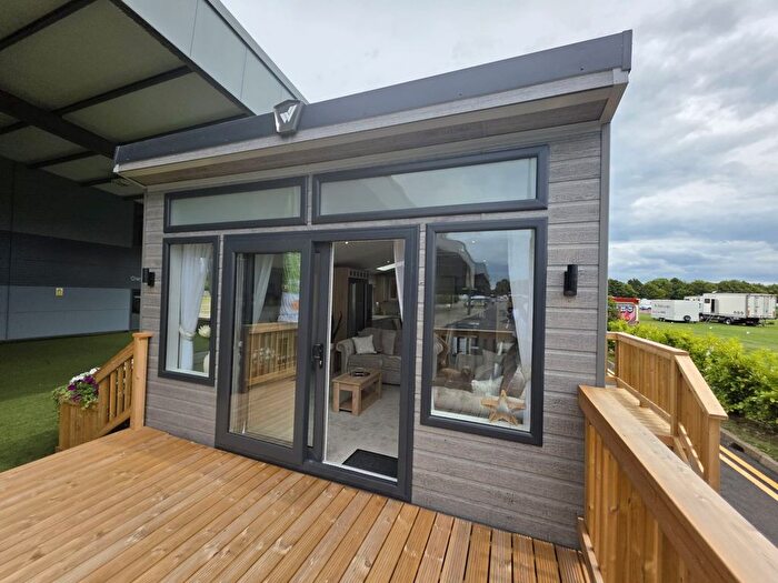 2 Bedroom Mobile/park Home For Sale In Malton Road, Pickering, YO18