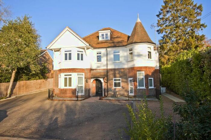 2 Bedroom Flat To Rent In Common Road, Chorleywood, Rickmansworth, WD3