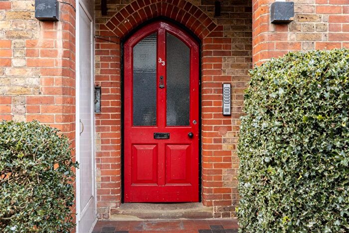 1 Bedroom Flat For Sale In Croydon Road, Reigate, RH2