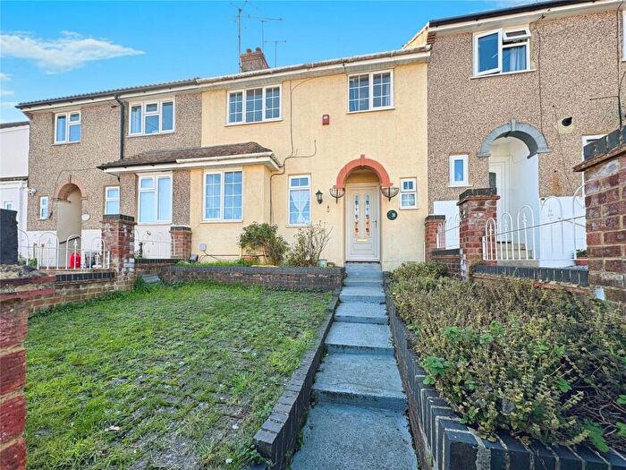 3 Bedroom Terraced House For Sale In Ringwood Road, Tilehurst, Reading, RG30