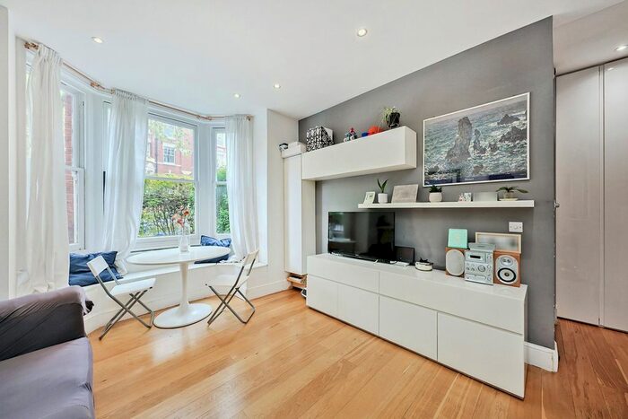 2 Bedroom Flat To Rent In Prince Of Wales Drive, Battersea, SW11
