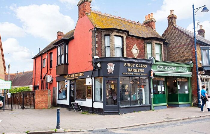 2 Bedroom Flat To Rent In Oxford Street, Whitstable, Kent, CT5