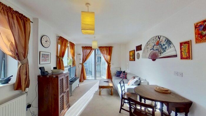 2 Bedroom Flat To Rent In Martineau Square, London, E1