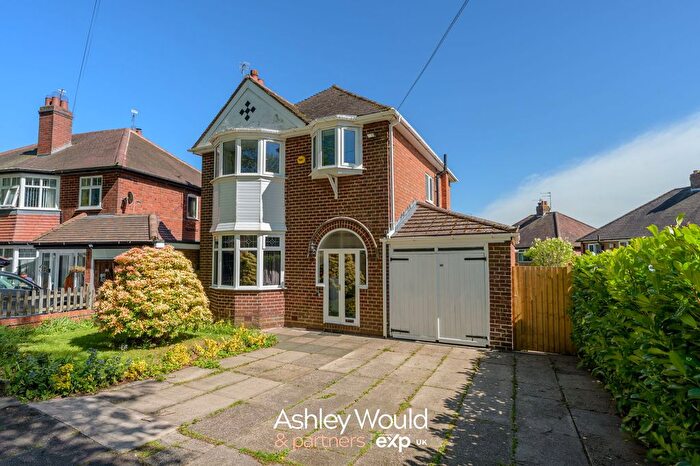 3 Bedroom Detached House For Sale In Clydesdale Road, Quinton, Birmingham, B32