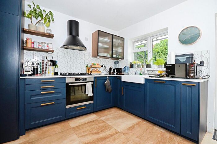 3 Bedroom End Of Terrace House For Sale In Buck Lane, London, NW9