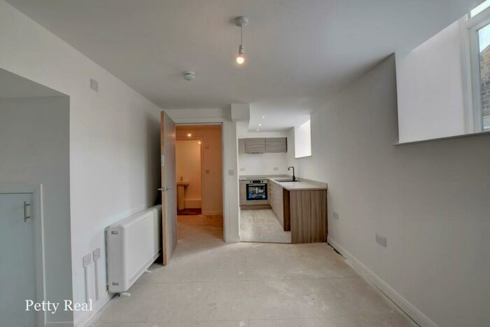 2 Bedroom Apartment To Rent In Apartment Heritage Quarter House, BB8