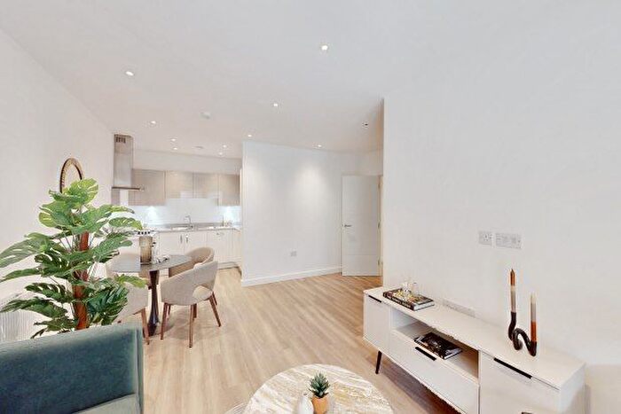 2 Bedroom Flat To Rent In Rolfe Terrace, London, SE18