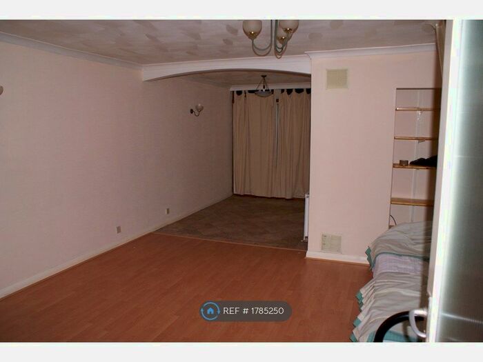 2 Bedroom End Of Terrace House To Rent In Lennox Gardens, Croydon, CR0