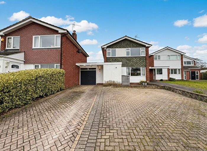 3 Bedroom Link Detached House For Sale In Medway Court, Thornbury, BS35