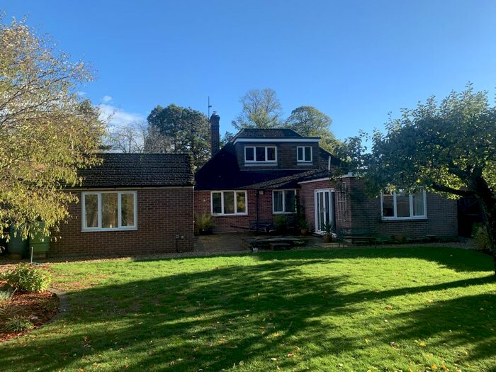4 Bedroom Detached House For Sale In Upper Bucklebury, Reading, RG7