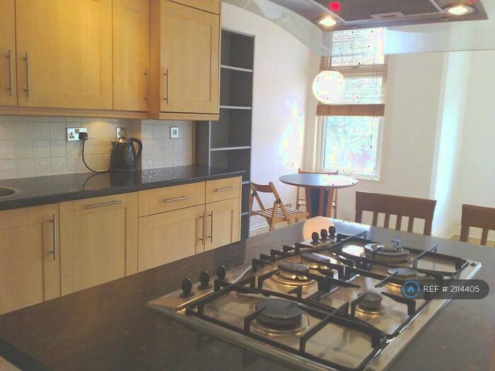 2 Bedroom Flat To Rent In Shalstone Road, London, SW14