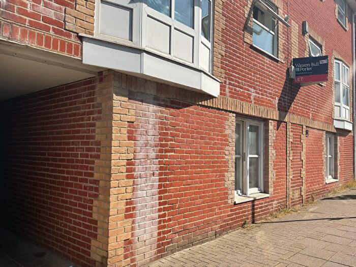 2 Bedroom Apartment To Rent In High Street, Ryde, PO33