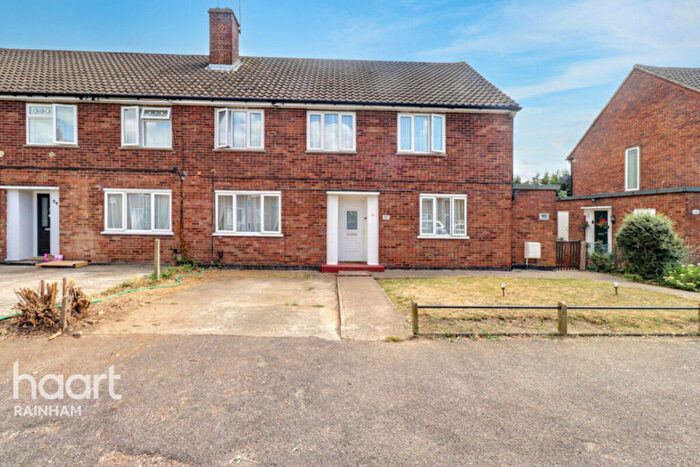 2 Bedroom Maisonette For Sale In Bader Way, Rainham, RM13