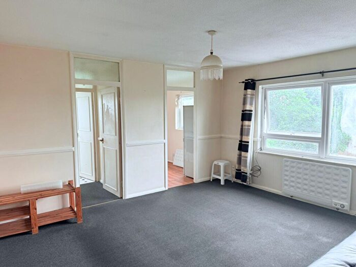1 Bedroom Apartment To Rent In Dryden Close, Ilford, Essex, IG6