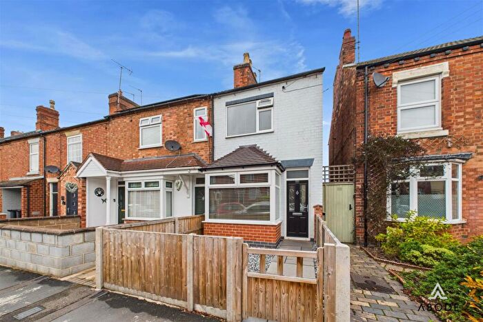 3 Bedroom Semi Detached House For Sale In Woods Lane, Burton-On-Trent, DE15