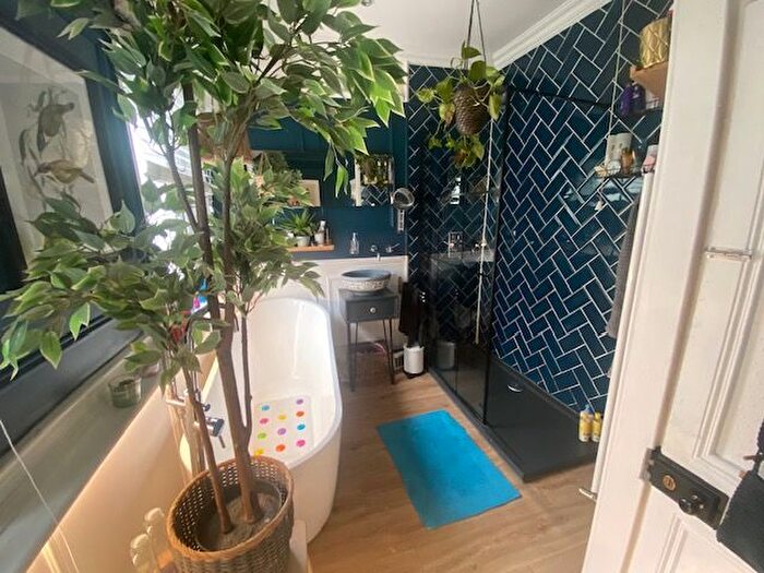 5 Bedroom Property To Rent In Albany Road, Cardiff, CF24