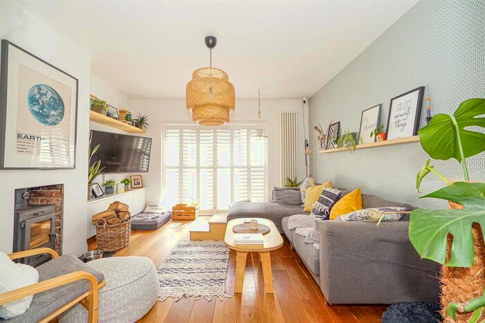 4 Bedroom Terraced House For Sale In Churchill Avenue, Hastings, TN35