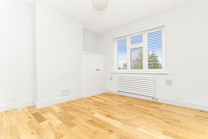 2 Bedroom Apartment To Rent In Collingwood Court, Collingwood Road, Sutton, SM1