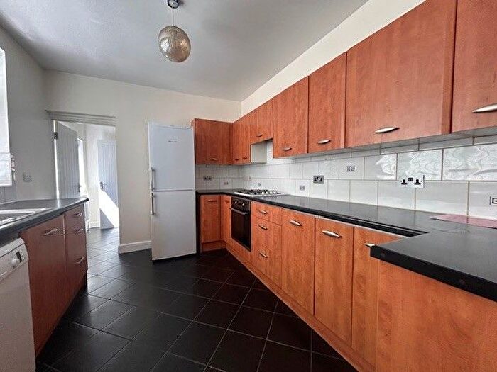 4 Bedroom Terraced House To Rent In High Town Road, Luton, LU2